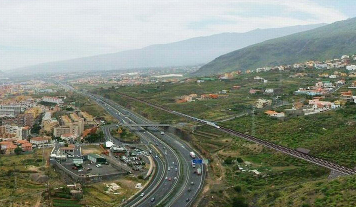 Fotosimulación del proyecto del tren del Sur a su paso por el municipio de Candelaria. DA