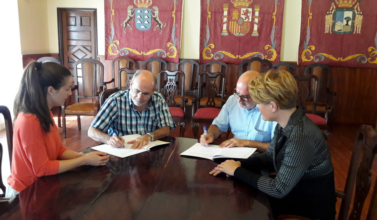 La firma del acuerdo tuvo lugar el miércoles en el Ayuntamiento, en el Día Mundial del Turismo Sostenible. DA