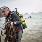 Jornada de limpieza de fondos marinos en la Playa de Las Teresitas | FOTO: Andrés Gutiérrez