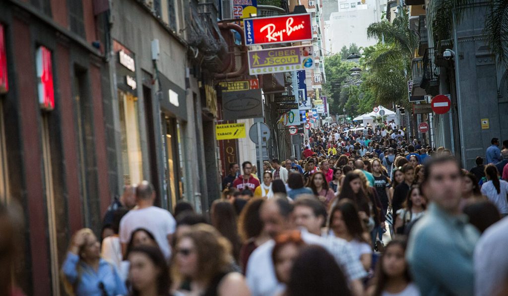 La capital espera hoy la asistencia de miles de personas a la multitud de actos previstos. Andrés Gutiérrez