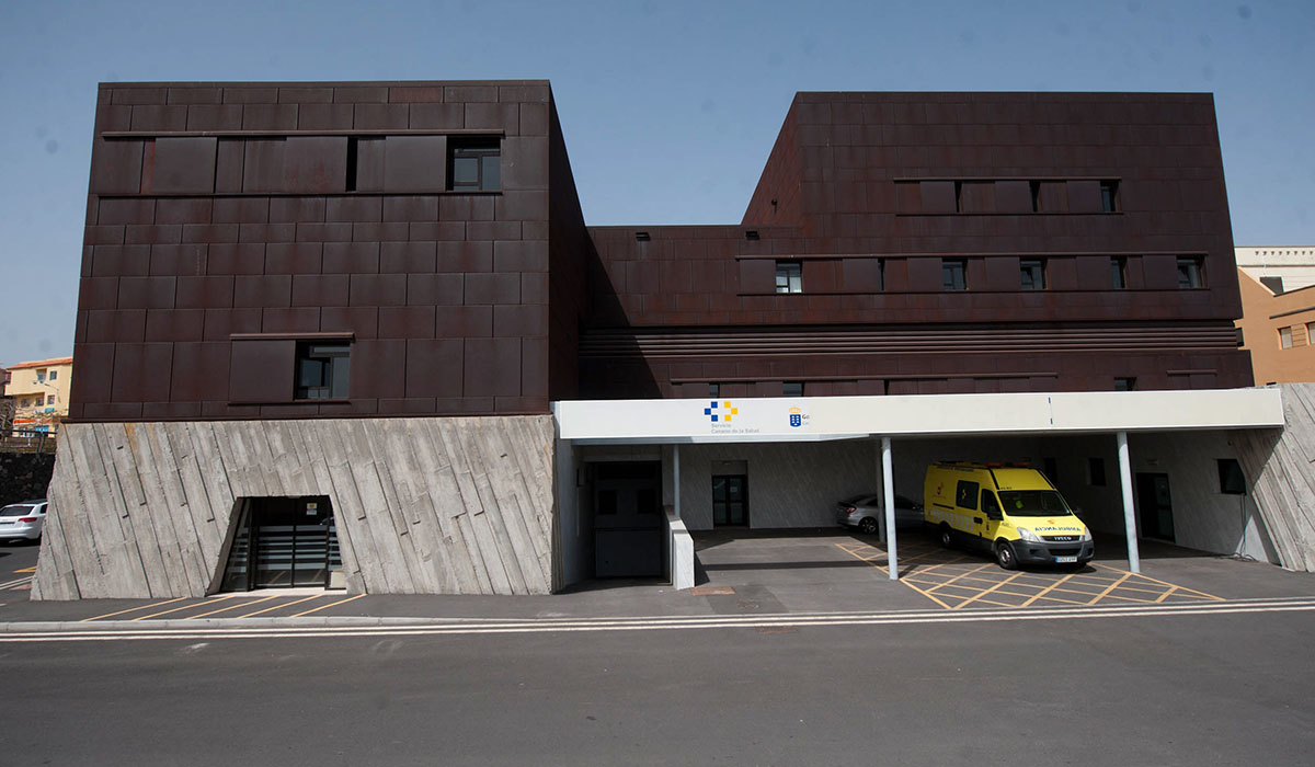 El centro de salud de San Isidro está situado junto a la autopista del Sur. Fran Pallero