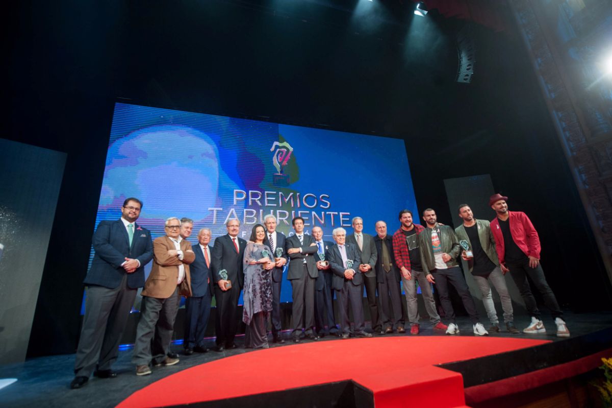 Diversos momentos de la gala de los Premios Taburiente, que ayer abarrotó el Teatro Guimerá de la capital tinerfeña. Fran Pallero