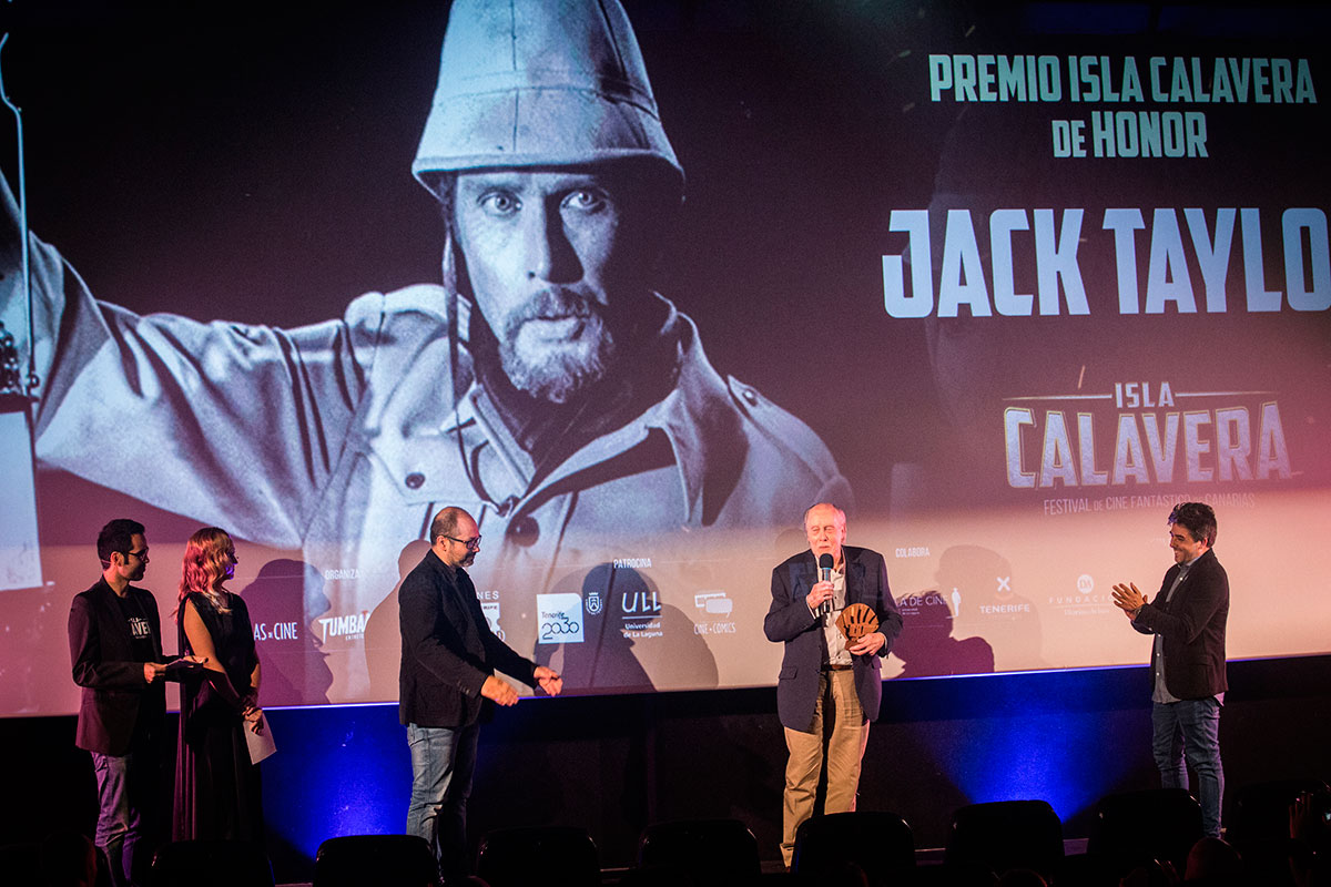 Momento de la clausura y entrega de galardones de la primera edición del Festival Isla Calavera. | Andrés Gutiérrez