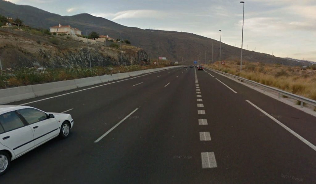 Autopista del sur (TF-1), a su paso por el municipio de Candelaria (Tenerife). Google Earth