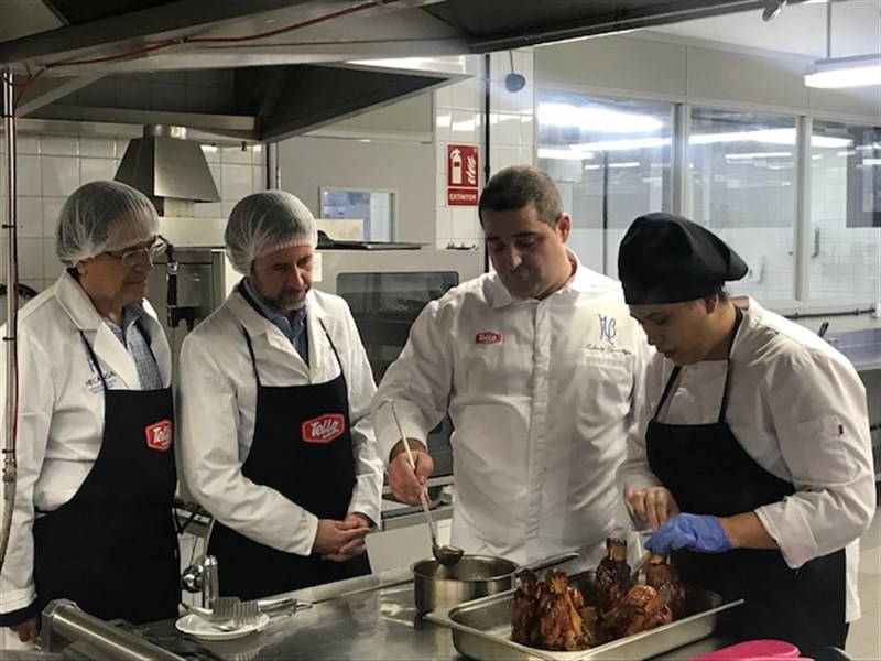 El chef con dos estrellas Michelin Erlantz Gorostiza (centro),, Cristóbal de la Rosa (izq.), viceconsejero de Turismo y Carlos Alonso, presidente del Cabildo de Tenerife | DA