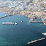 Dos imágenes aéreas del puerto industrial de Granadilla en las que se aprecia la evolución de las obras en el último año. Autoridad Portuaria