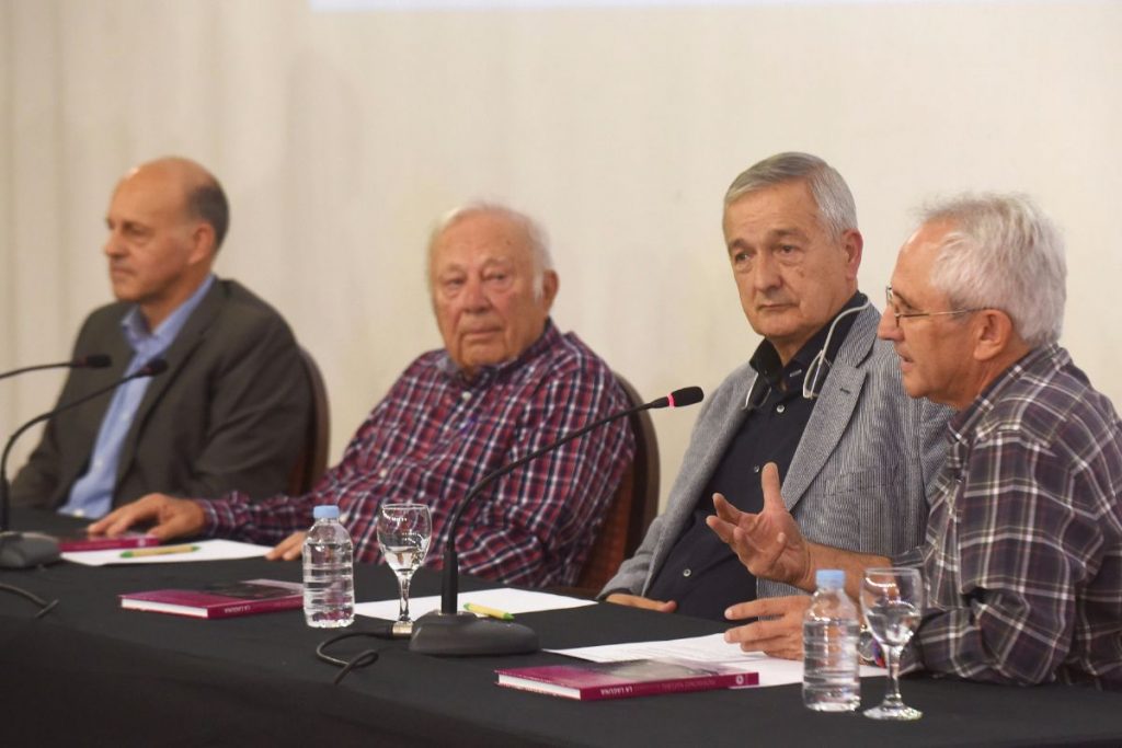 Emilio Cuevas (izq.), Wolfredo Wildpret, Basilio Valladares y Alberto Brito, ayer, en la mesa redonda del foro sobre cambio climático. Sergio Méndez