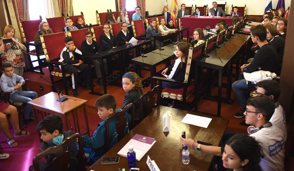 Los niños alcanzaron grandes consensos en los asuntos que trataron en el Pleno infantil, celebrado ayer en La Laguna. Sergio Méndez