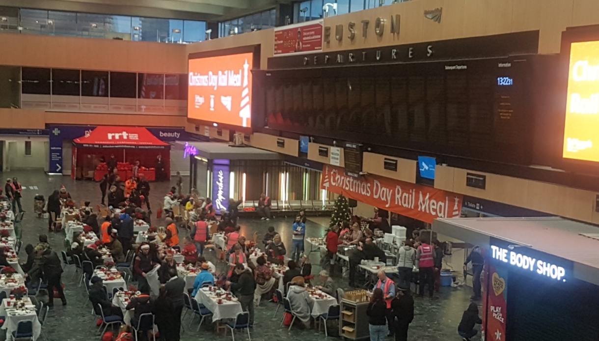 La estación de Euston, con las mesas para la cena. / Network Rail