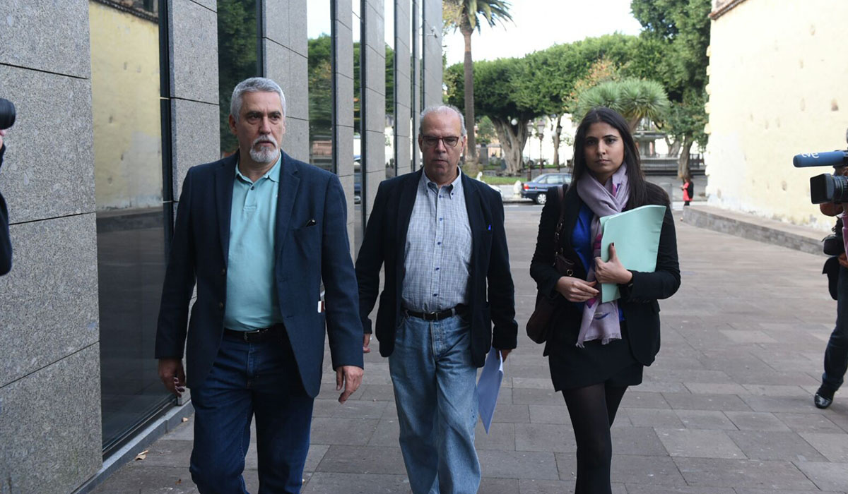 Pérez Godiño aún espera su turno en la antesala del Tribunal donde, al finalizar los técnicos, está citado como investigado. Sergio Méndez