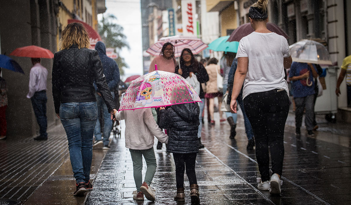 Las precipitaciones afectarán al área metropolitana y la vertiente norte de Tenerife desde la mañana de hoy. A. G.