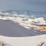 Imágenes de la nevada caída hace pocos días en el Sáhara. / TWITTER