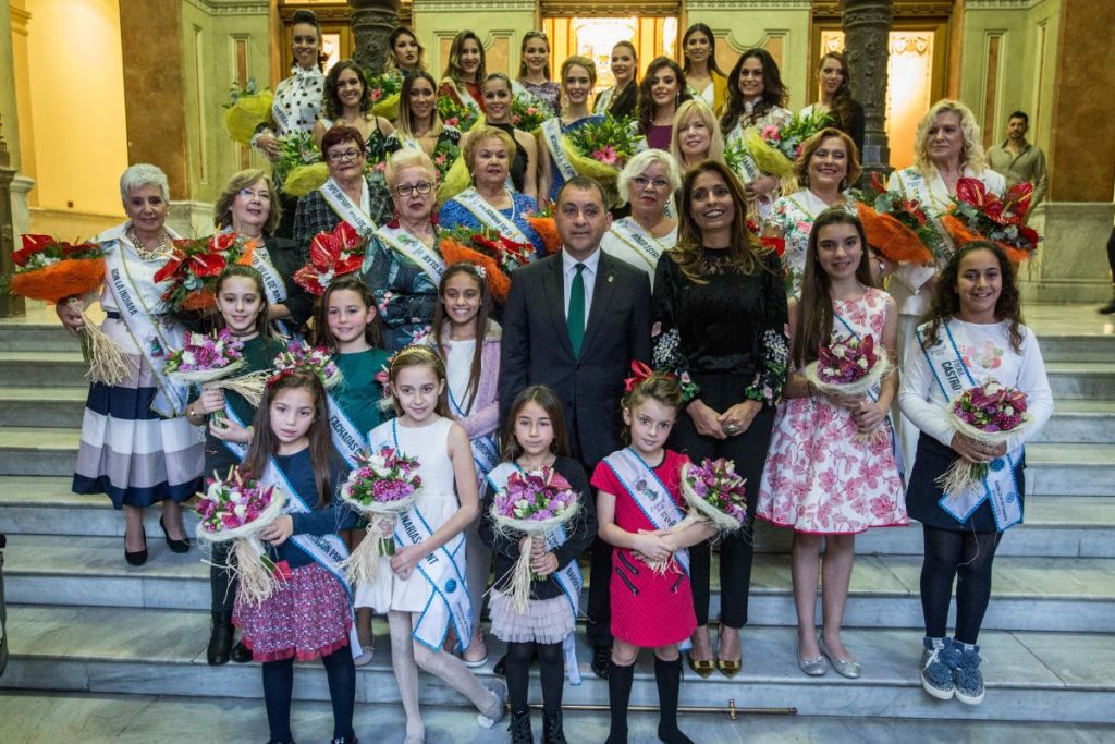 Recepción de las candidata as a Reina del Carnaval en las las tres modalidades en el Ayuntamiento de Santa Cruz | Foto: Andrés Gutiérrez