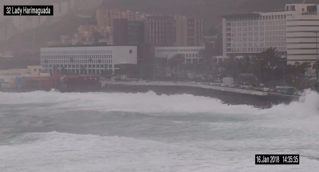 Las Palmas de gran Canaria, afectada por el fuerte viento. / Policía Local LPGC