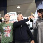 Alegría en la gasolinera de 'La Chasnera', en Granadilla de Abona | FOTO: Andrés Gutiérrez