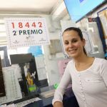 Jessica, administradora del receptor del C.C. Viña del Mar, que vendió dos décimos del segundo premio | Foto: Andrés Gutiérrez
