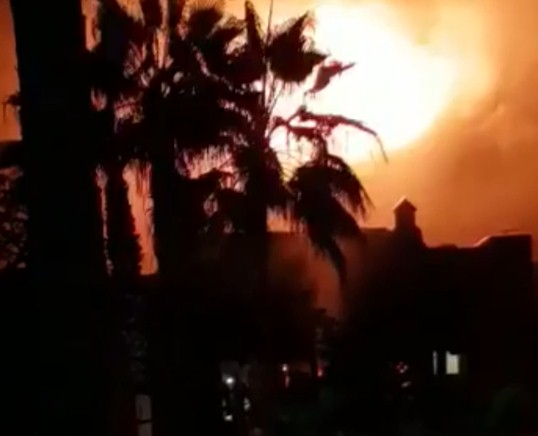 Imágenes del incendio de varias villas en el Hotel Abama. / DA