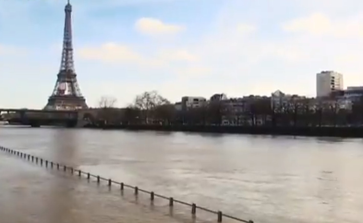 Crecida en el río Sena a su paso por París