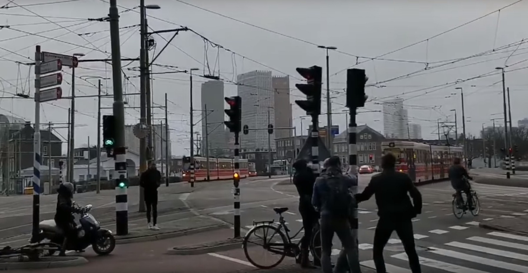 Fuertes rachas de viento en Holanda dejan tres muertos. / DA