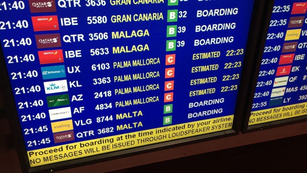Panel con vuelos programados en un aeropuerto. / EP
