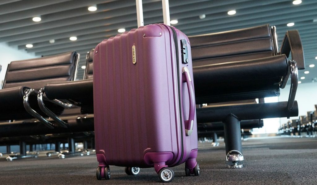 Las dimensiones y peso de la maleta nunca han de superar los 55cm × 40cm × 20cm y los 10 kg. DA