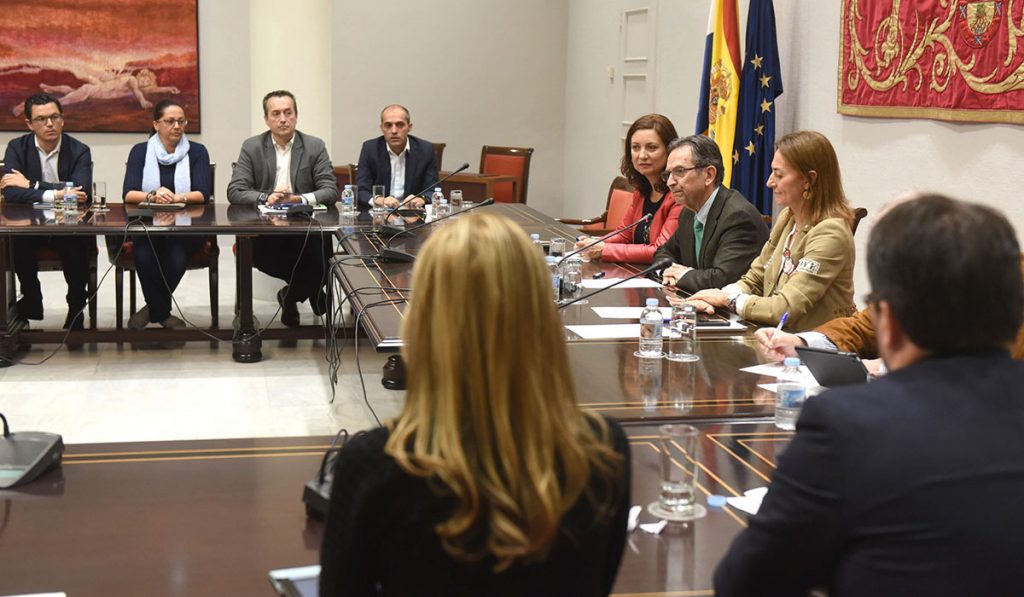 Una reunión de la comisión parlamentaria de estudio del sistema electoral canario. Sergio Méndez