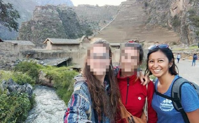 Nathaly Salazar Ayala y unas amigas