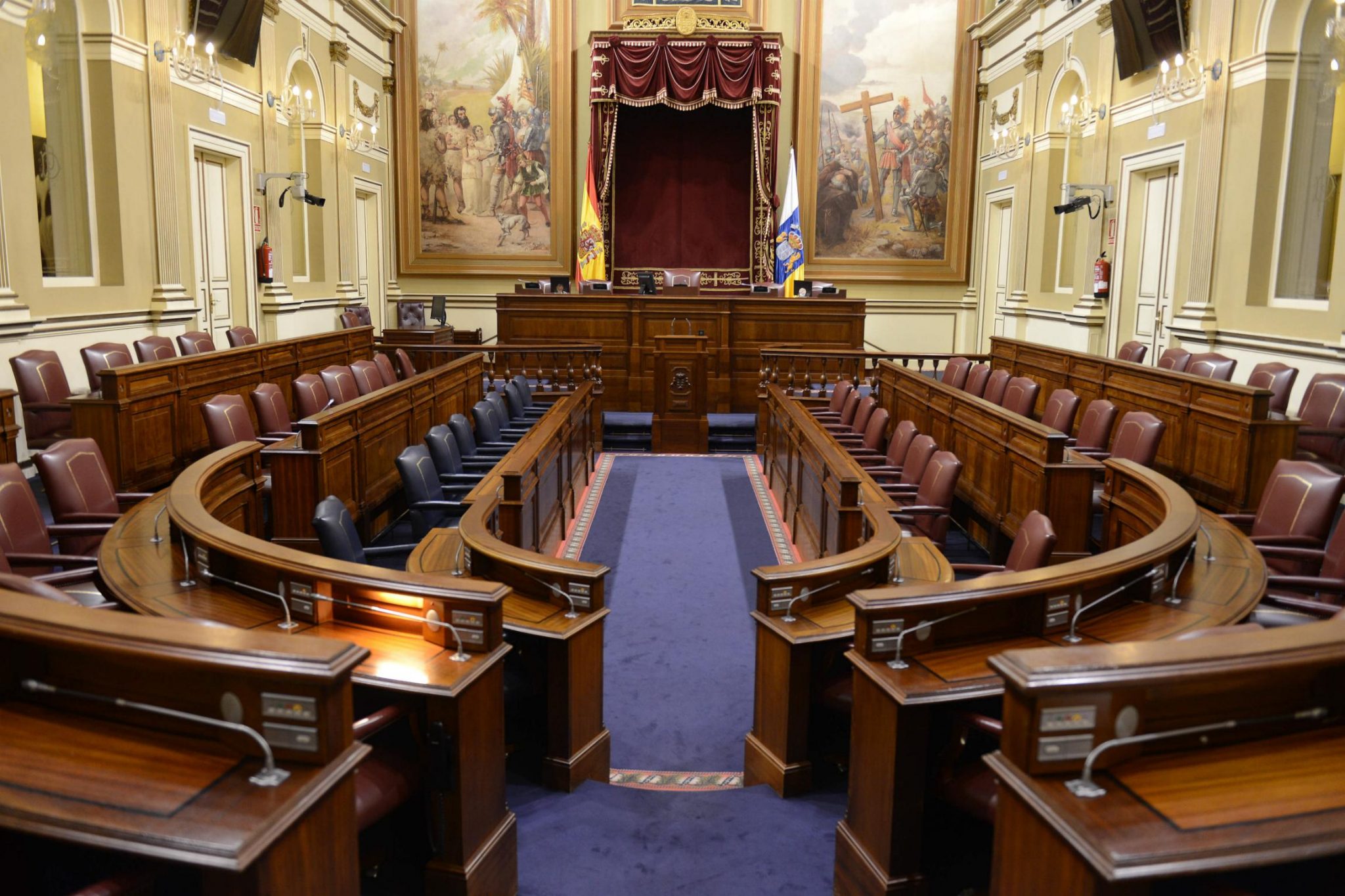 Salón de plenos del Parlamento de Canarias. / SERGIO MÉNDEZ