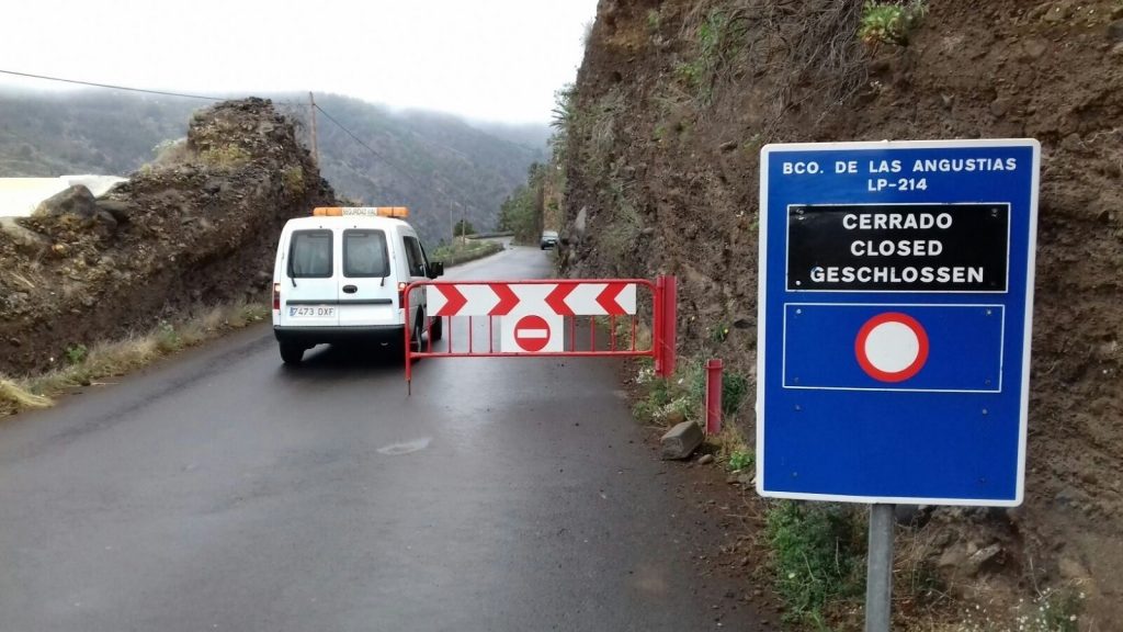 El mal tiempo provoca el corte de tres carreteras en la isla de La Palma