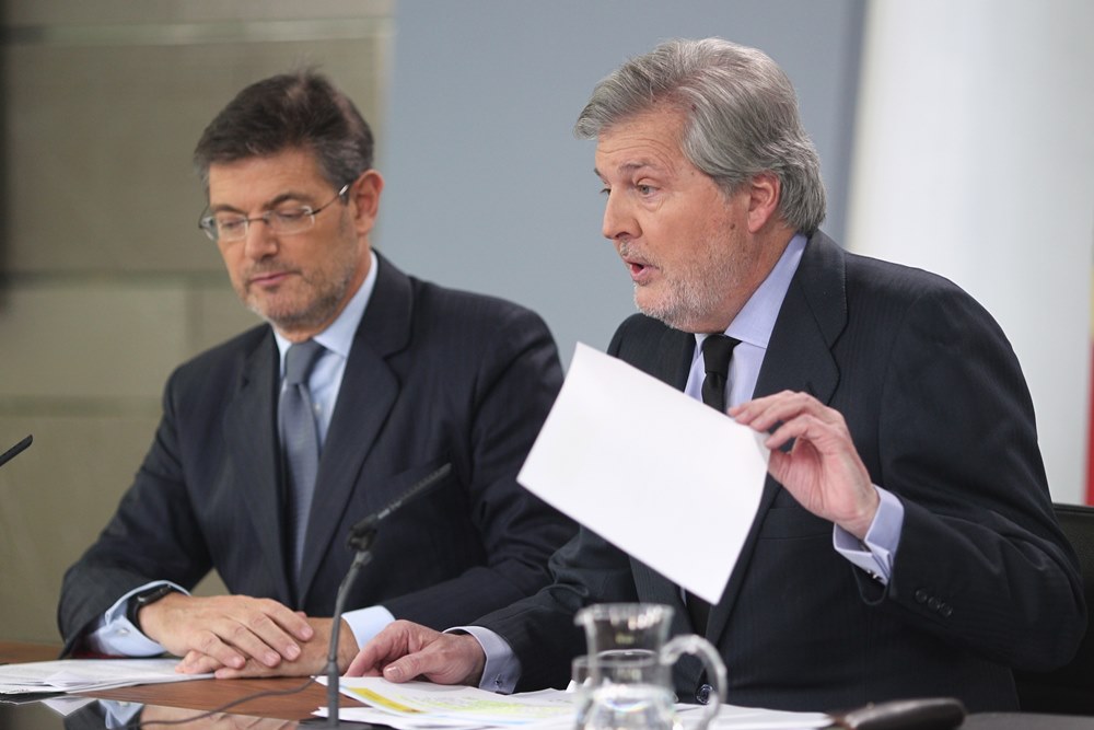 Rueda de prensa de Iñigo Méndez de Vigo y Rafael Catalá tras el Consejo. / EP