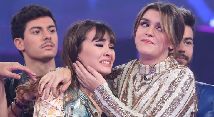 Amaia consuela a una Aitana destrozada por la eliminación de Cepeda | FOTO: RTVE