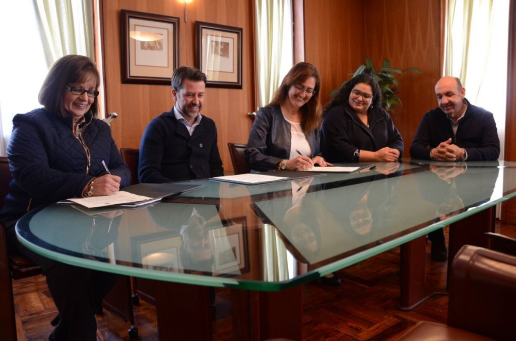 El convenio firmado entre el Cabildo y el Ayuntamiento de Arico permitirá la creación de un nuevo centro residencial en el municipio. DA