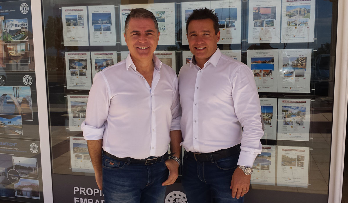 Rubén Darío Rodríguez (derecha) y Domenico D’Eliso, presidente y vicepresidente de Tenerife South Real Estate. J. C. M.