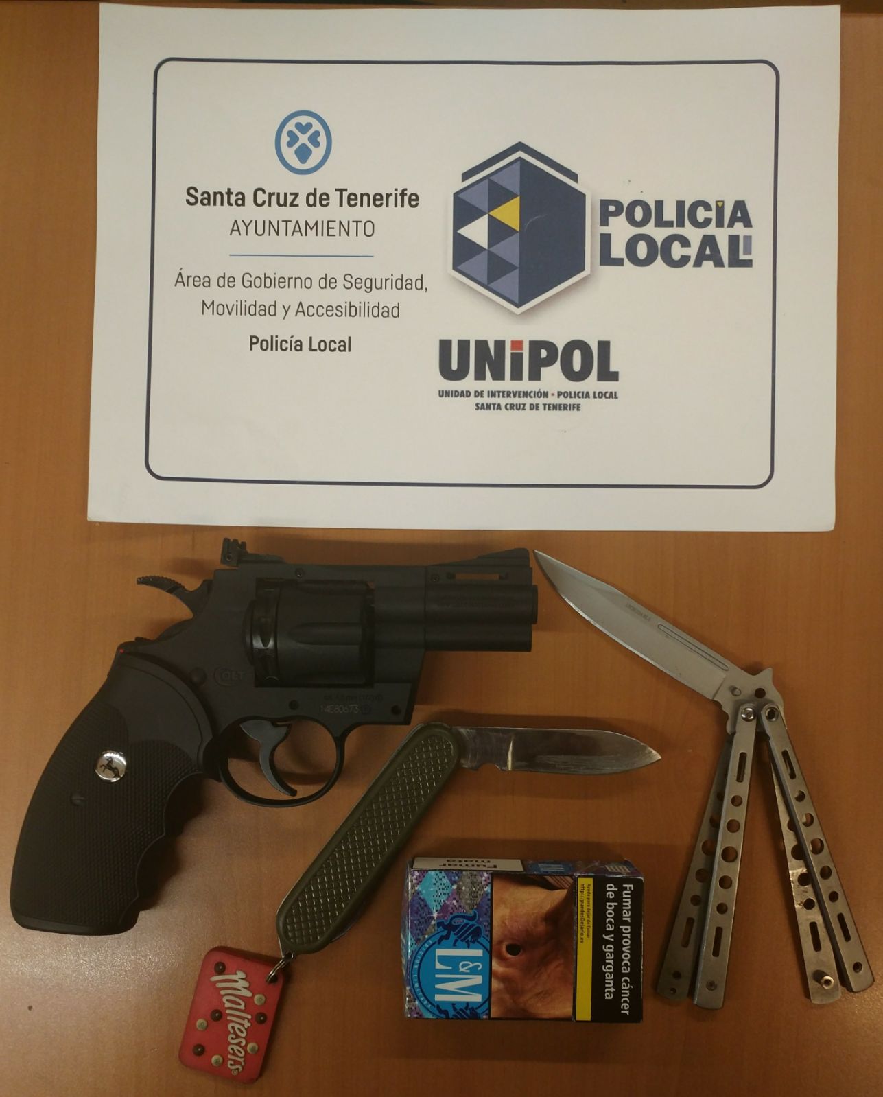 Foto del arma simulada | TWITTER (Policía Local)