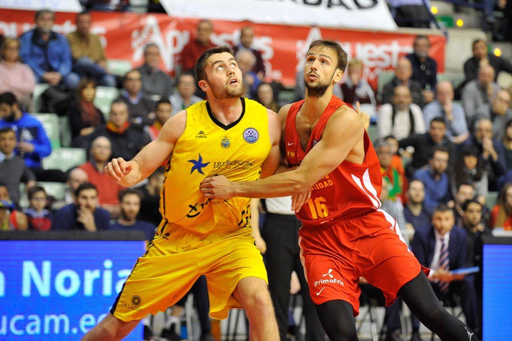 Iberostar Tenerife frente al UCAM Murcia. / FIBA
