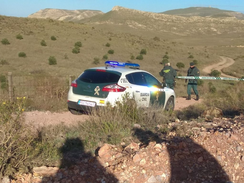 Camino de precintado que daría acceso al pozo donde habría estado Gabriel. / EP