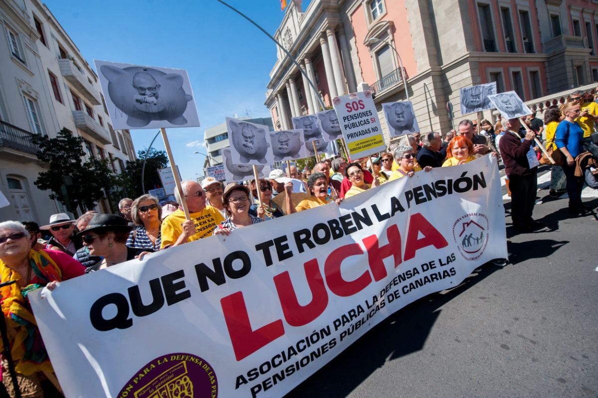 Manifestación por las pensiones en Tenerife. / Fran Pallero