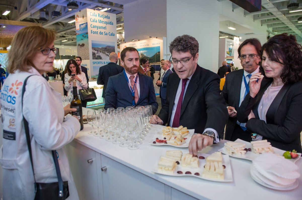 El ministro de Turismo, Álvaro Nadal, participó en la promoción de los productos locales a través de las degustaciones en la feria ITB de Berlín. DA