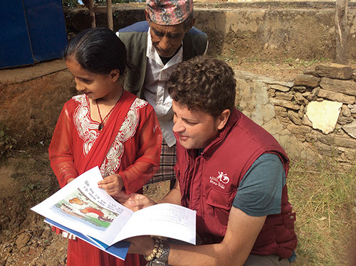 Germán Domínguez, presidente de Dona Vida, en una visita a Nepal. DA