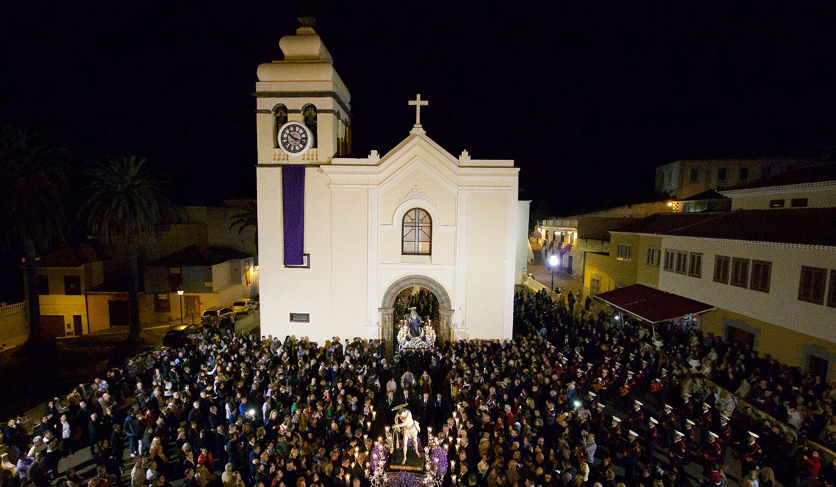 Las procesiones en La Orotava congregan a miles de personas, tanto vecinos como turistas. DA