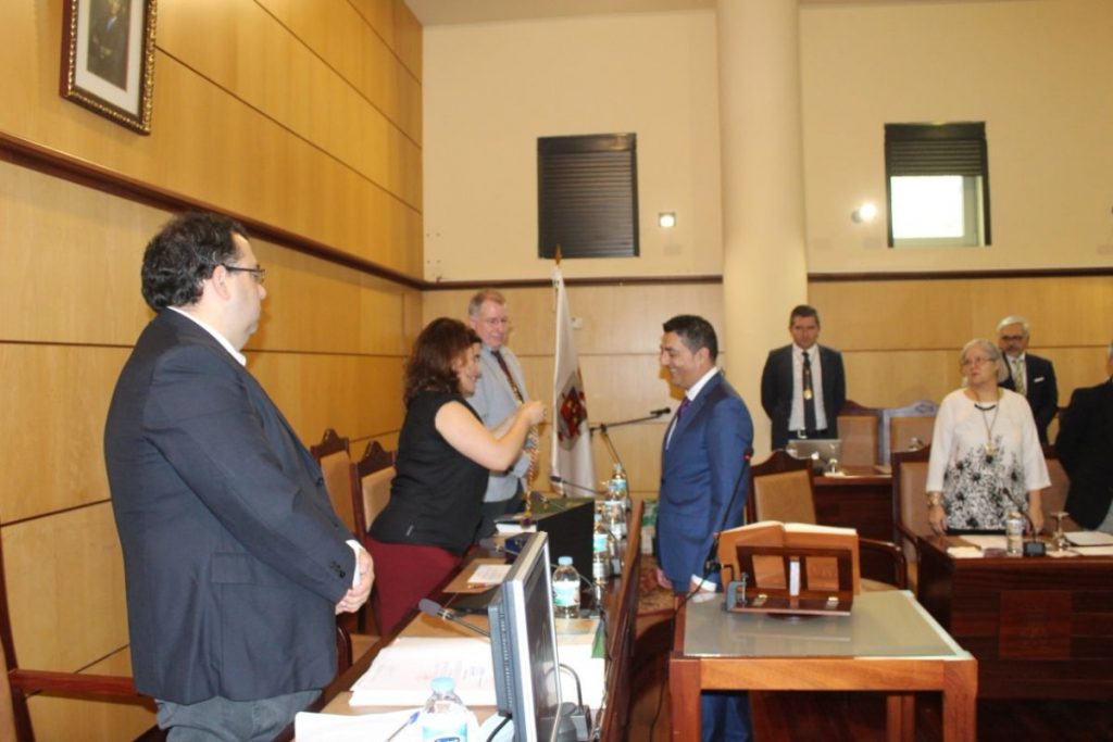 Celedonio Castro, exedil y expersonal de confianza de CC, reeditó ayer el juramento como concejal. DA