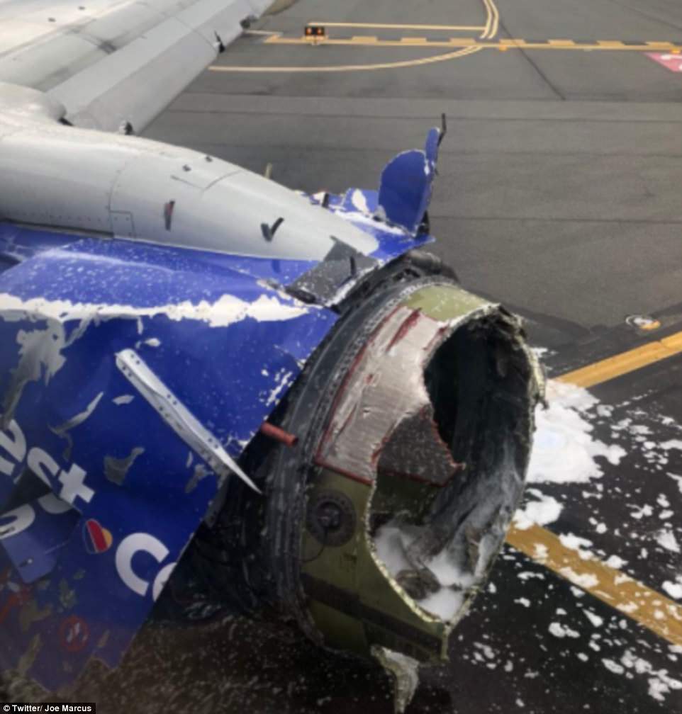 Motor del avión tras el accidente. / DAILY MAIL
