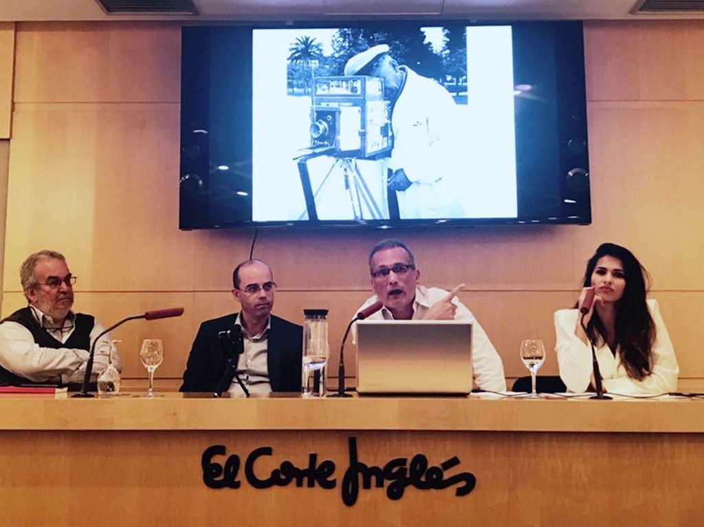 Sara Sálamo amadrina un acto por la recuperación de la memoria fotográfica de Tenerife. / DA