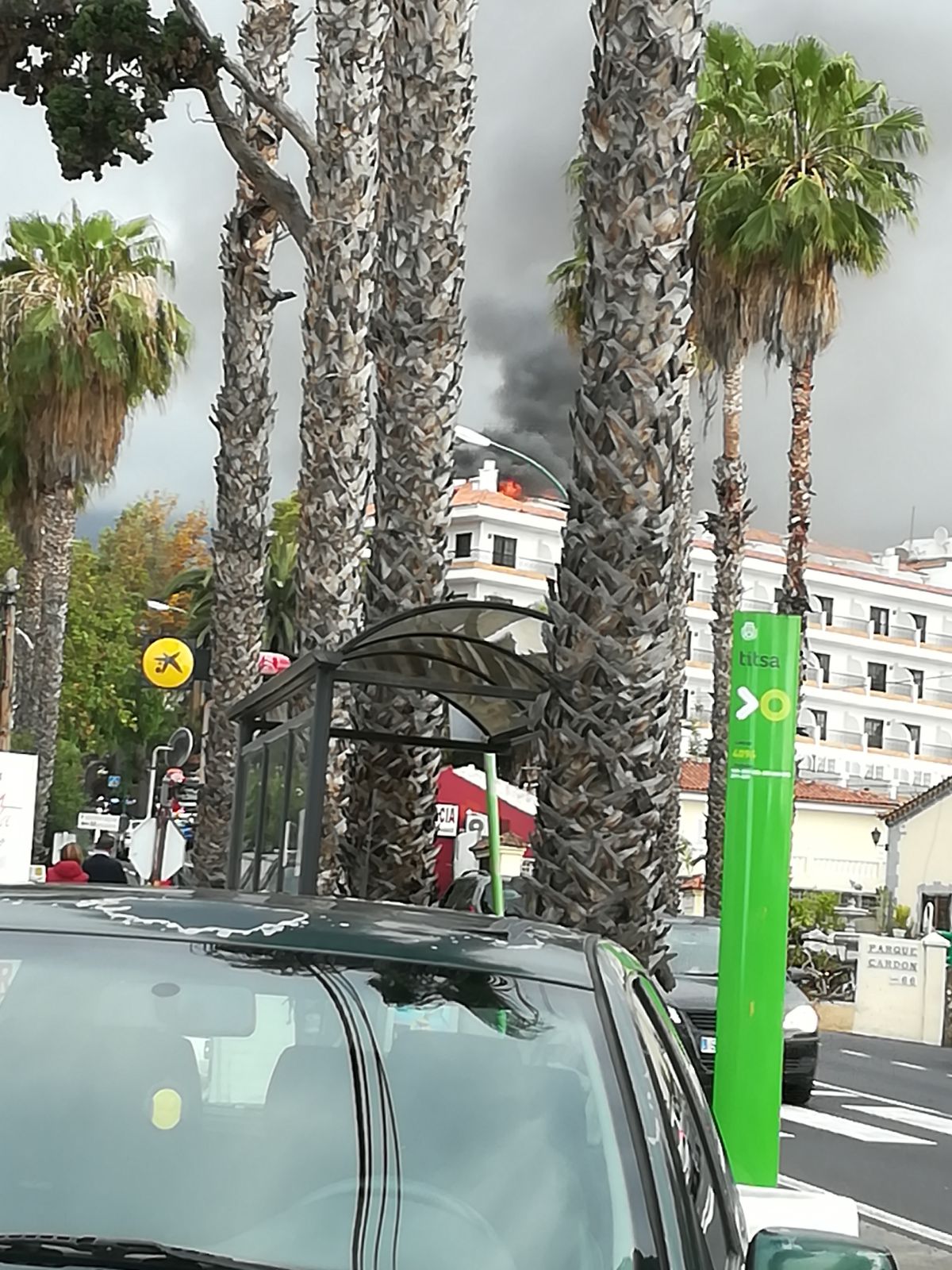 Incendio en un hotel abandonado en el Puerto de la Cruz. / L@S JARDINER@S