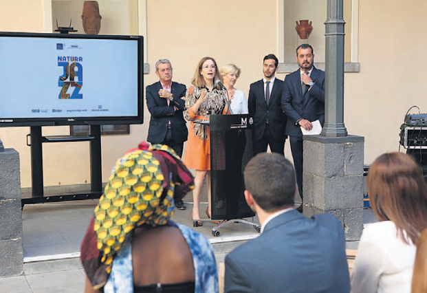 La consejera de Museos, Amaya Conde, junto a Aurelio Abreu durante la presentación del Festival. | DA