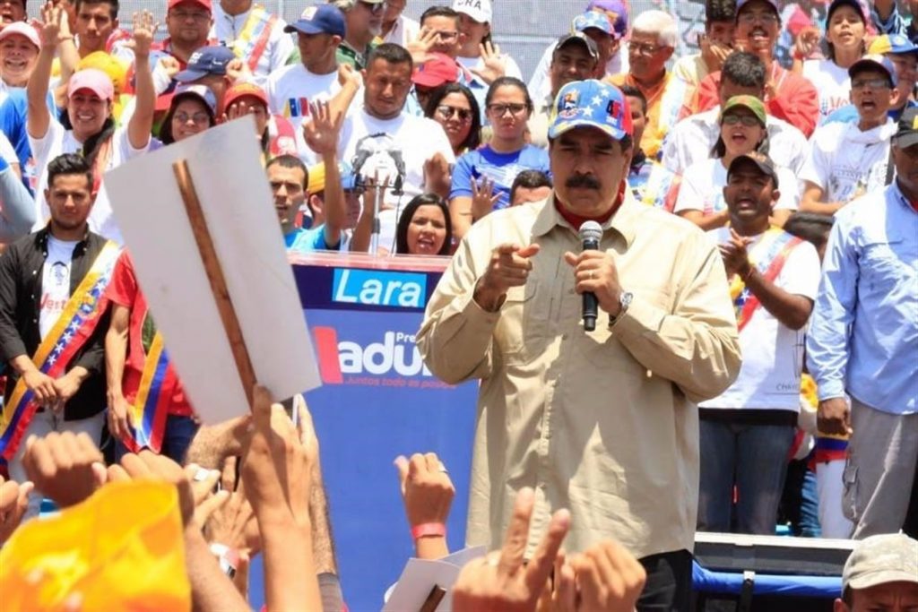 El anuncio del aumento del salario mínimo integral por parte del presidente de Venezuela llega a veinte días de las elecciones presidenciales. | EP