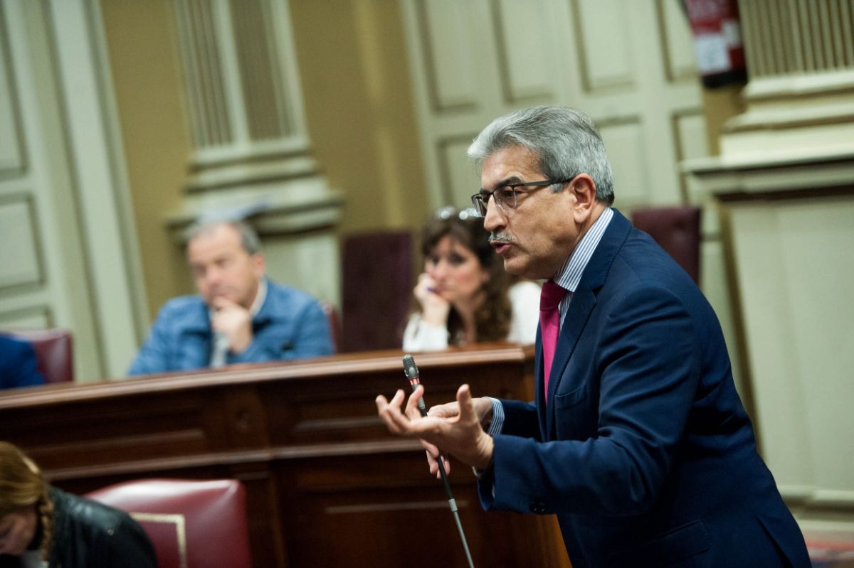 El presidente de NC y portavoz parlamentario, Román Rodríguez, en un pleno. Fran Pallero