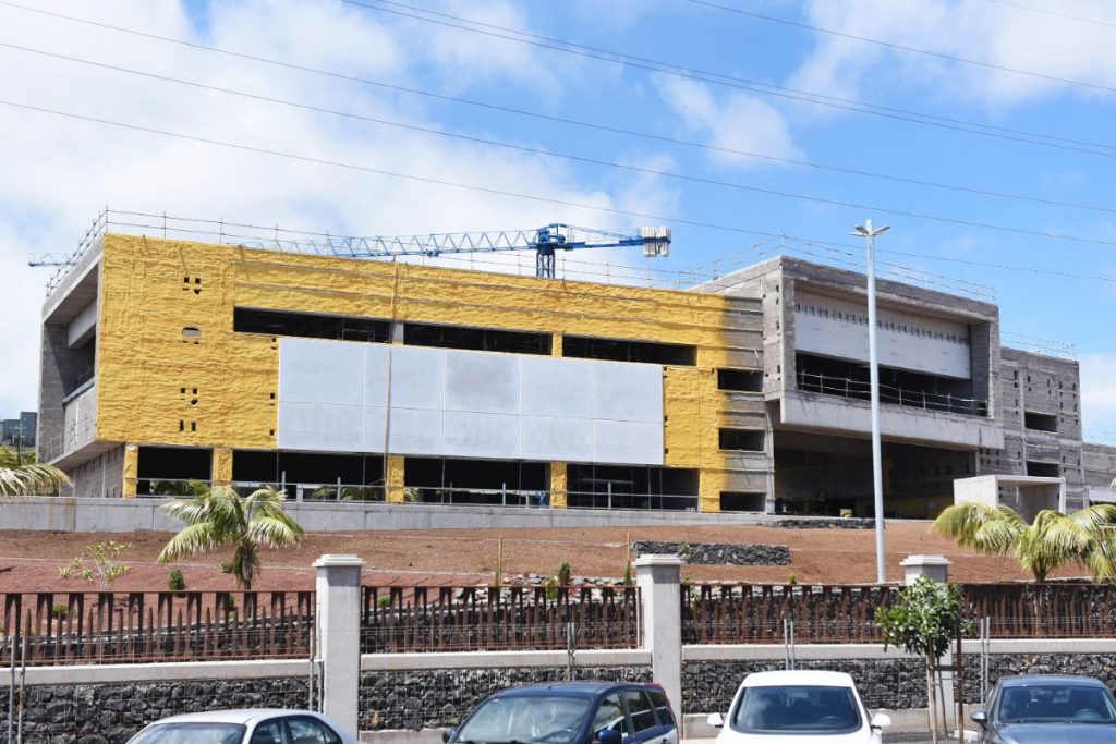Los dos edificios ya están levantados y ahora se les está equipando y recubriendo las fachadas. S. M.