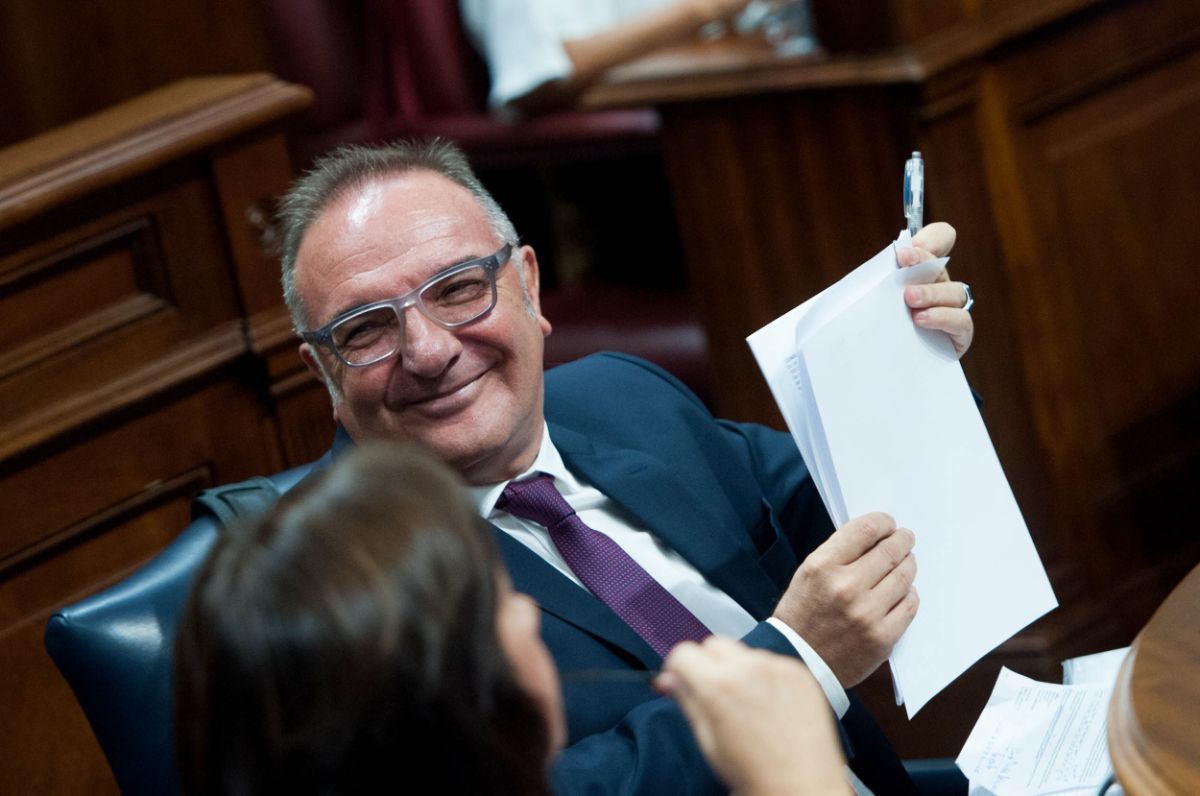 El consejero de Sanidad del Gobierno de Canarias, José Manuel Baltar, durante un reciente pleno parlamentario. Fran Pallero