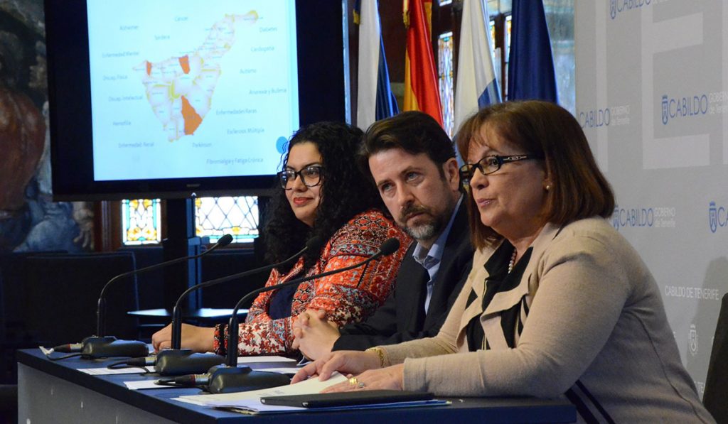 La consejera de Acción Social, el presidente del Cabildo y la directora del IASS informaron de la UOVG. DA